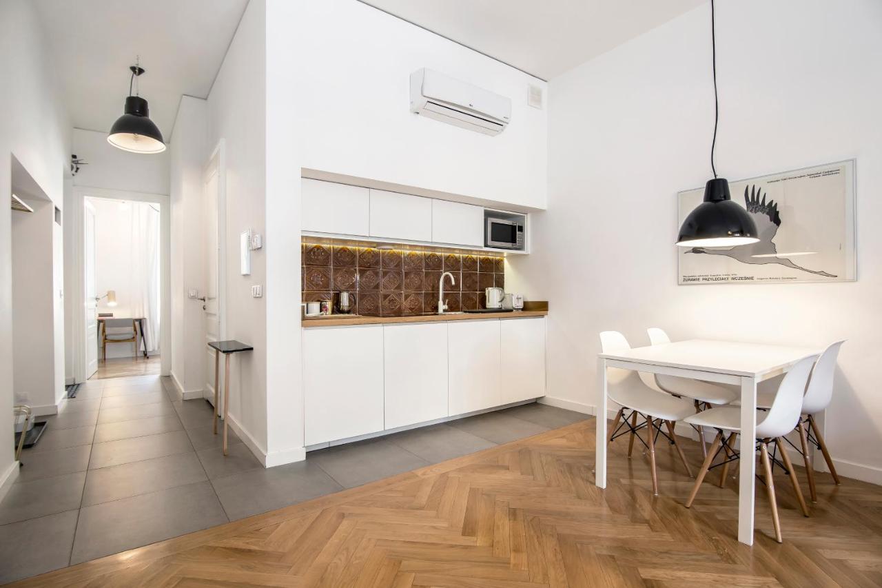 Deluxe One-Bedroom Apartment