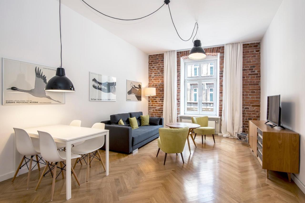 Deluxe One-Bedroom Apartment