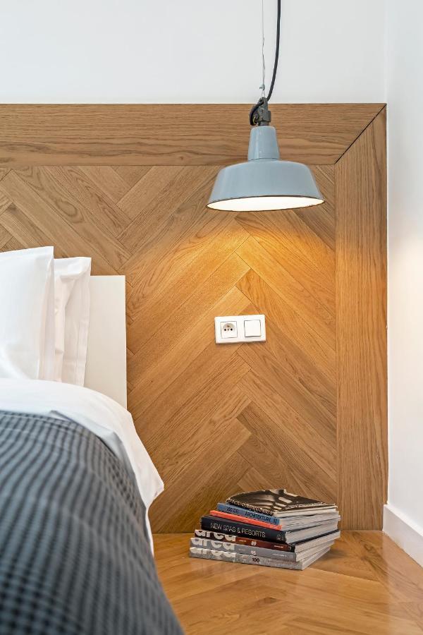Deluxe One-Bedroom Apartment