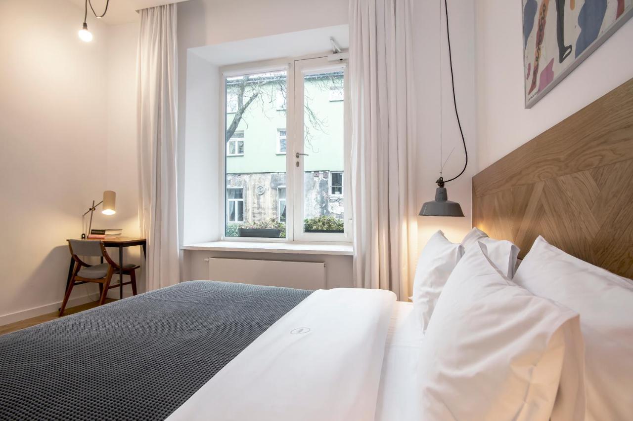 Deluxe One-Bedroom Apartment