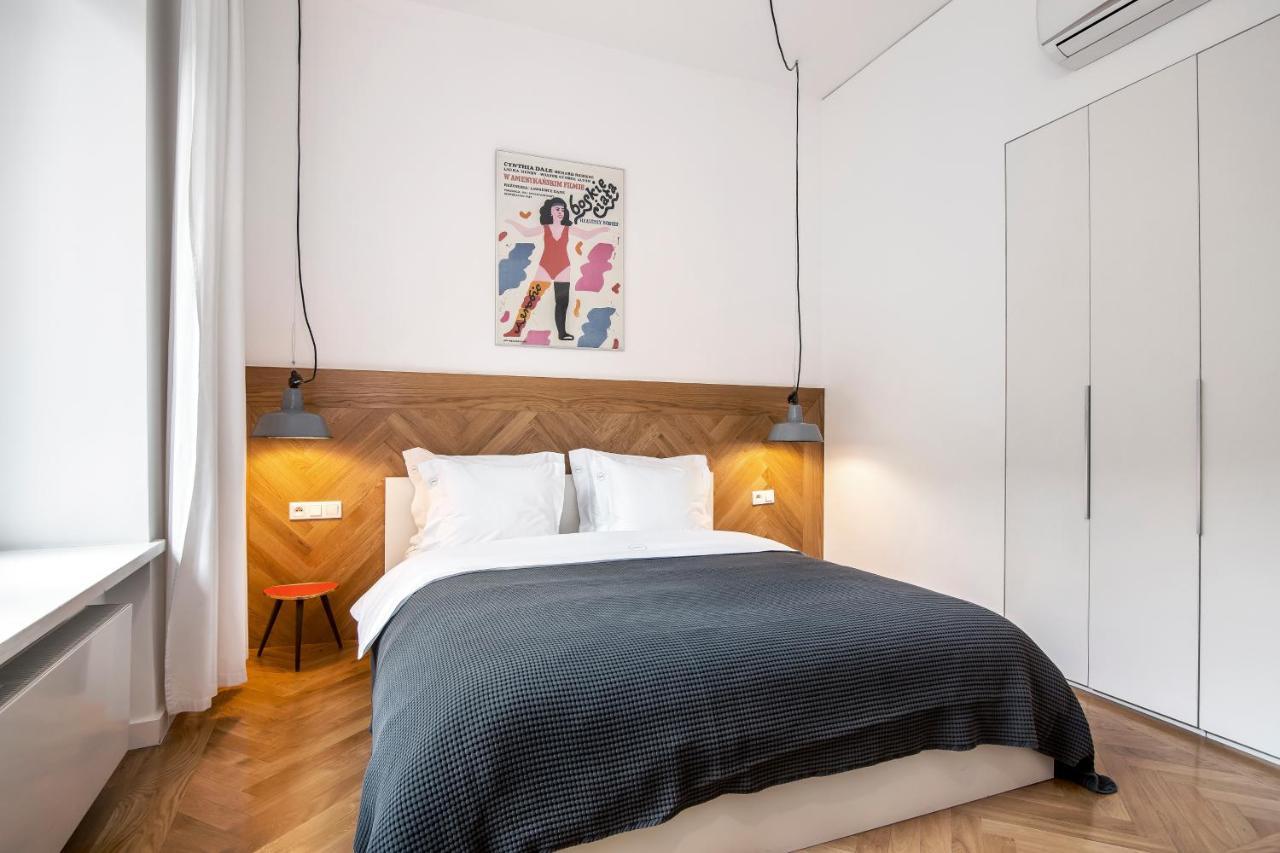 Deluxe One-Bedroom Apartment
